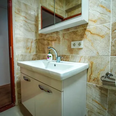 Apartament Yaghane *