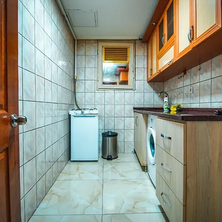 Apartament Yaghane *