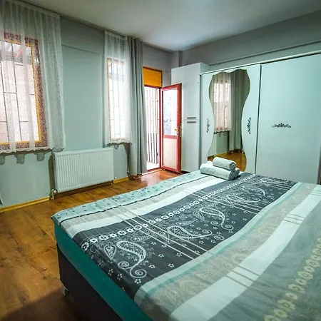 Yaghane Apartment