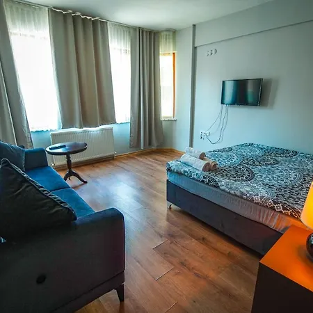 Yaghane Apartment